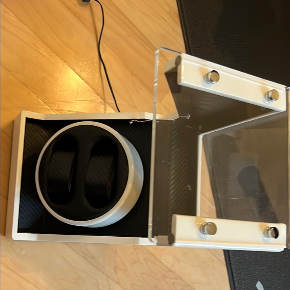 watch winder keeps Rolexes moving so time doesn’t stop capable to hold 2watches